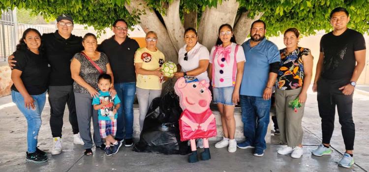 Reina de la Río  donó juguetes