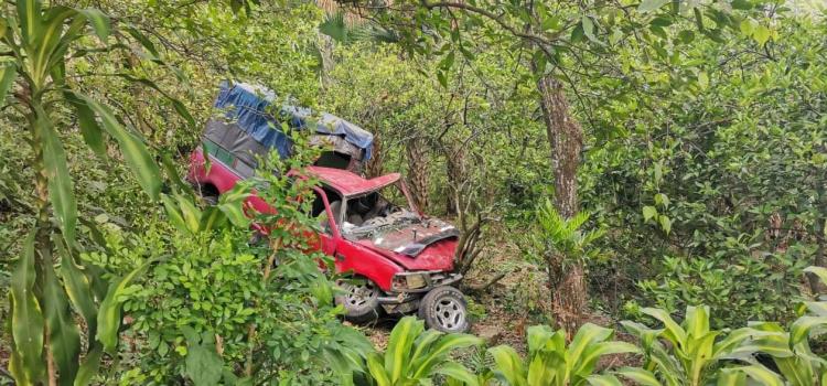 Volcó camioneta llena de turistas