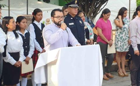 Ayuntamiento felicitó a todas las madres 
