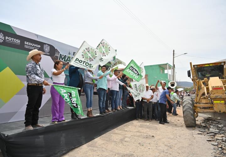 Pavimentan la calle principal de Arriaga