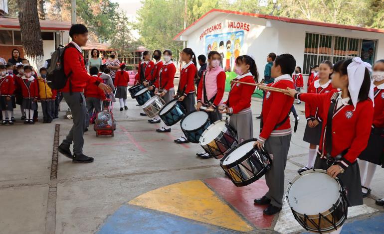 Autoridades del IHE visitaron la primaria Margarita Maza de Juárez
