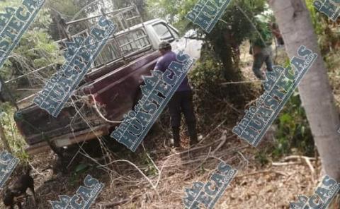 
Mujer chocó contra árbol
