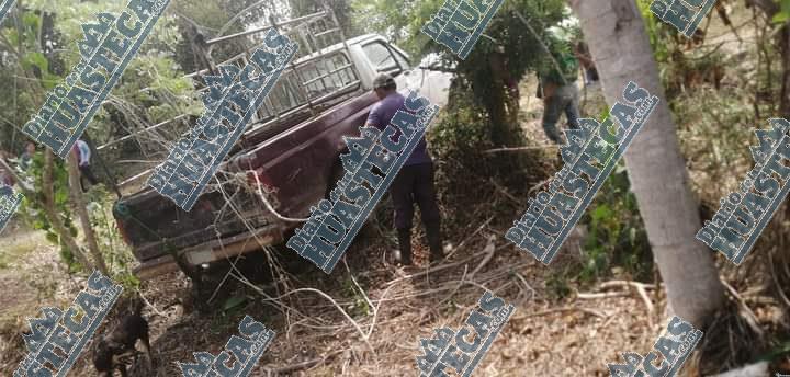 Mujer chocó contra árbol