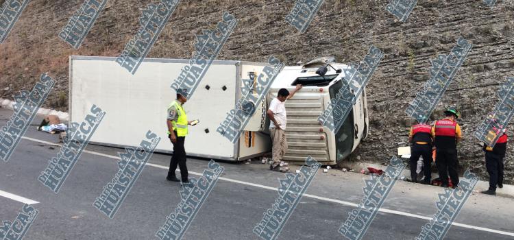 Camión DIMASA quedó ladeado