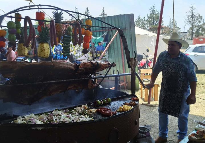Metepec realizó con éxito, Festival del Cerdo y el Aguardiente