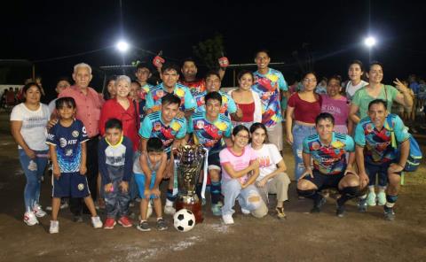 Es Jesucristo Rey de Gloria campeón en fut evangélico
