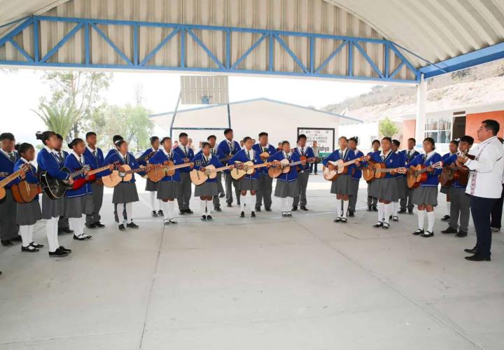 Titulares del IHE y de la Secretaría de Contraloría visitaron la Telesecundaria 109 de Chilcuautla