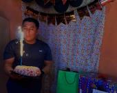 Pastel de cumpleaños disfrutó Kevin González