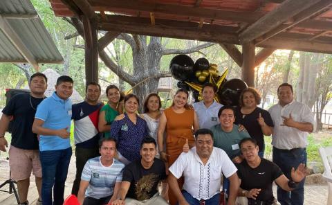 Maestros festejaron con ameno convivio
