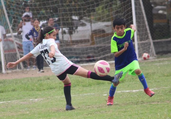 La jornada trece de futbol Infantil B ofrece 5 juegos