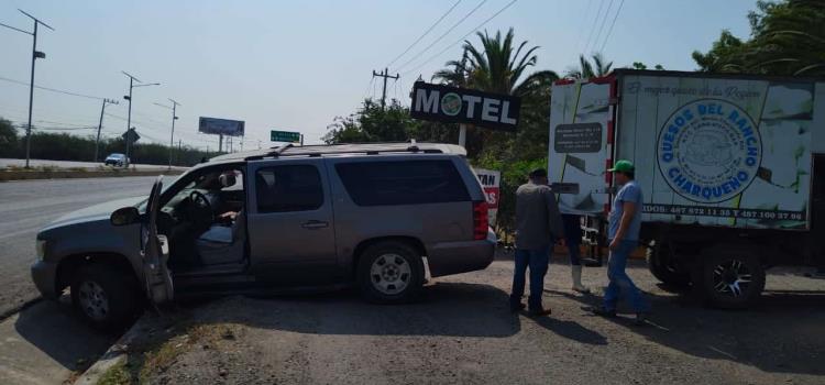 Camioneta embancada