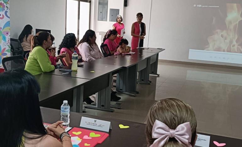 IHE entrega constancias a educadoras por Taller "La Salud Emocional en Preescolar"