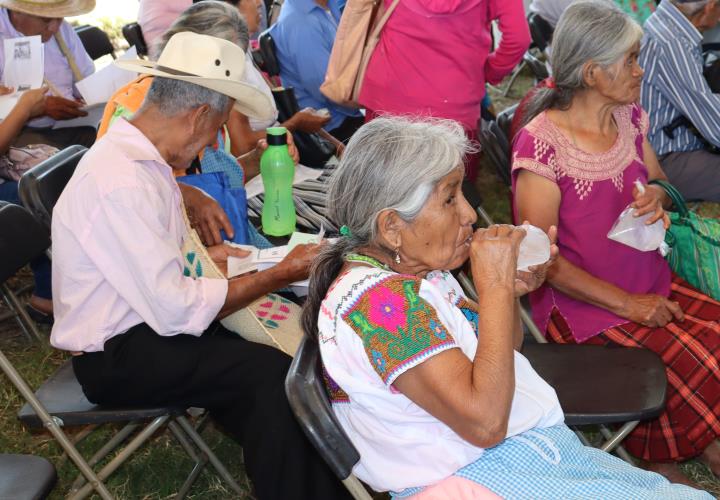 Llaman a personas mayores de 60 años a prevenir golpes de calor