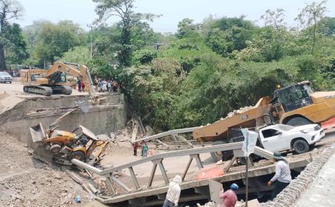 Ordena SICT Federal investigación por colapso de puente en Palictla