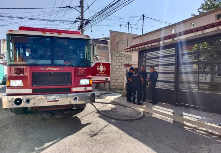 Bomberos sofocan incendio en vivienda