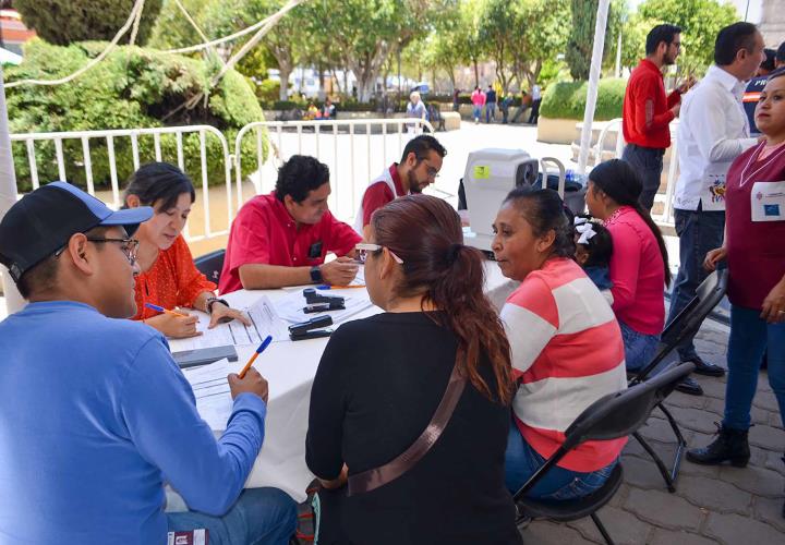 CEDSPI integra atención a salud visual en la Feria de Servicios de Gobierno Itinerante