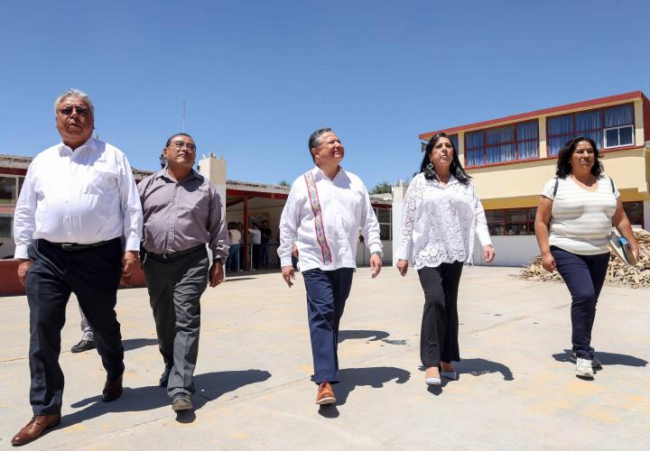 Recorrido por planteles educativos de la región del Altiplano