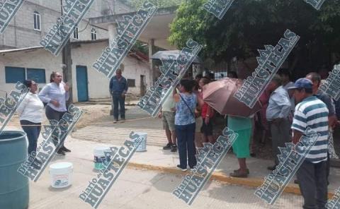 Se manifestaron frente a hospital por falta de agua
