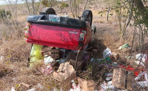 VOLCÓ VEHÍCULO EN LA VALLES-TAMPICO