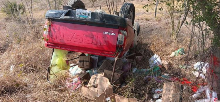 VOLCÓ VEHÍCULO EN LA VALLES-TAMPICO