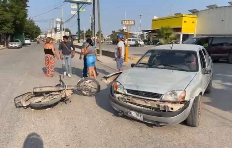 MUJER ARROLLÓ A MOTOCICLISTA