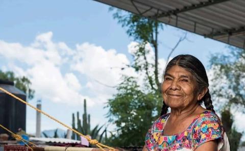 Destaca artesana del Valle del Mezquital en premio de promoción cultural