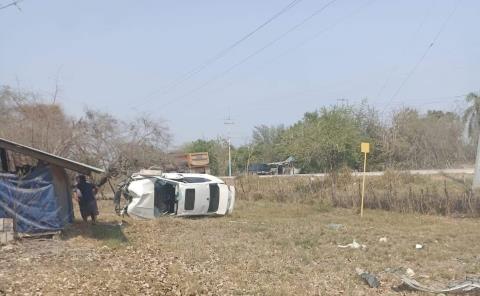 Volcó vehículo en el camino a Las Palmas