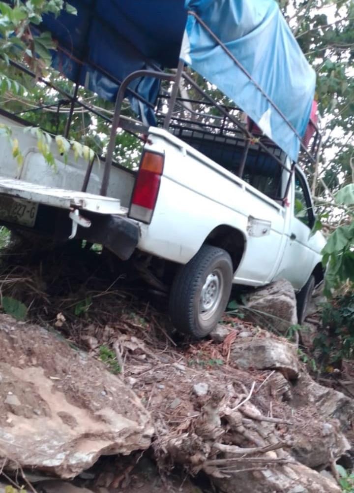 Camioneta salió de la carretera