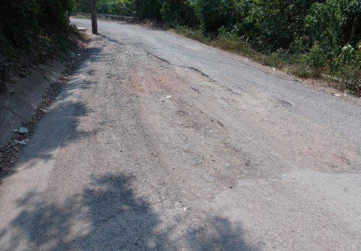 Carretera a Nuevo Tepetzintla en pésimas condiciones