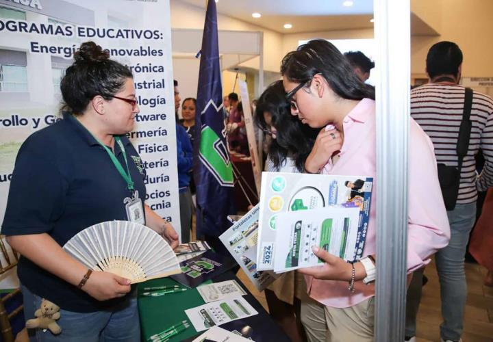 Jóvenes hidalguenses conocieron diversas ofertas académicas en Feria Educativa