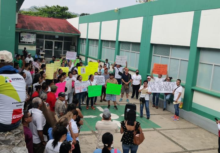 Arman protesta; exigen equipo e insumos para el IMSS