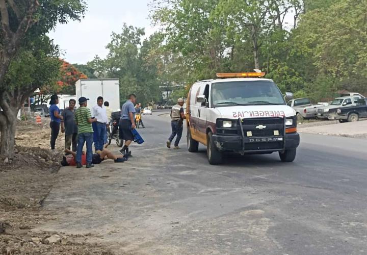 Motociclista lesionado tras choque contra una camioneta