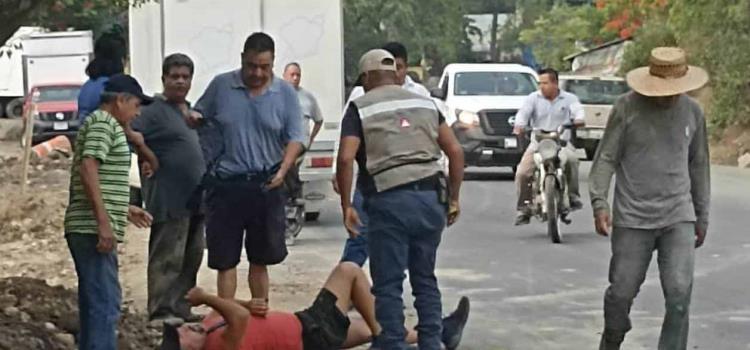 Chocó motociclista contra camioneta