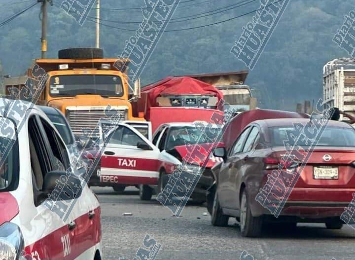 Taxi chocó contra auto