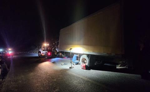 Camionero salió de la carretera
