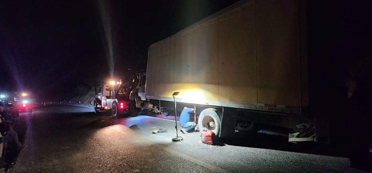 Camionero salió de la carretera