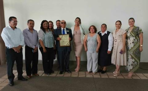 Rinden homenaje al Prof. Edilberto Miranda Leura
