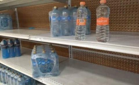 Botellas de agua se agotan en súpers
