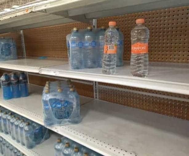 Botellas de agua se agotan en súpers
