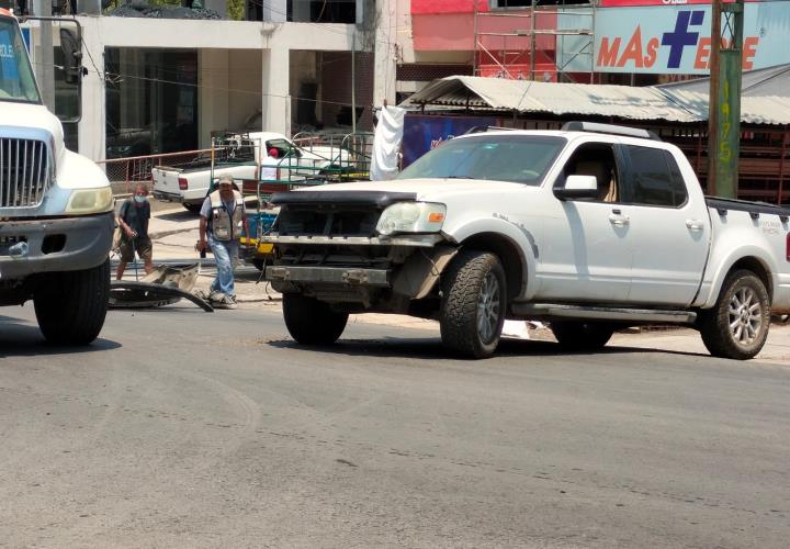 Deja choque de moto y camioneta un herido