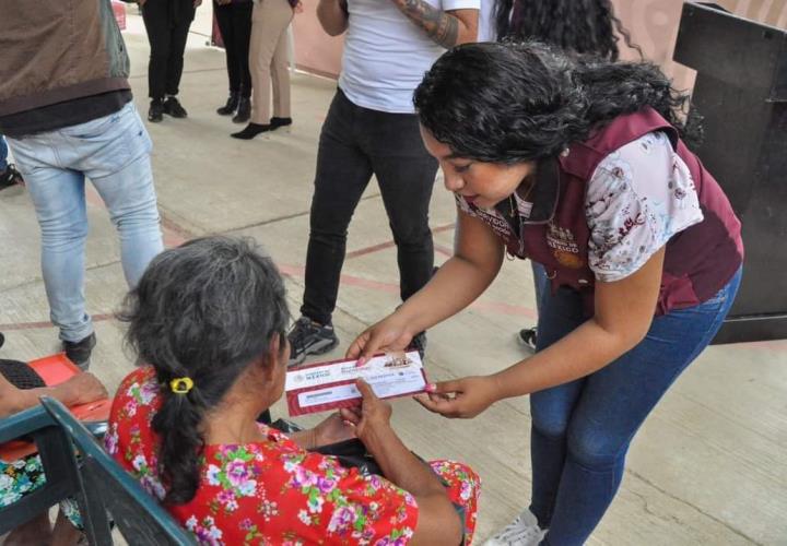 Hicieron entrega de tarjetas de la Clínica es Nuestra