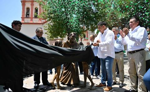 Develan estatua de Fray Diego de la Magdalena 
