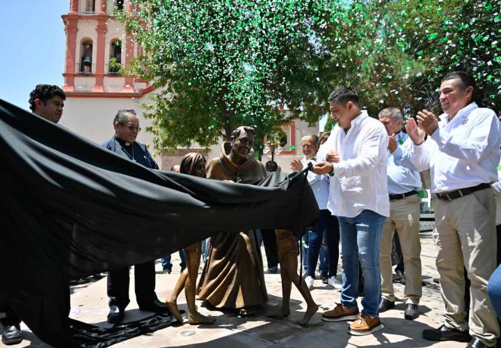 Develan estatua de Fray Diego de la Magdalena 