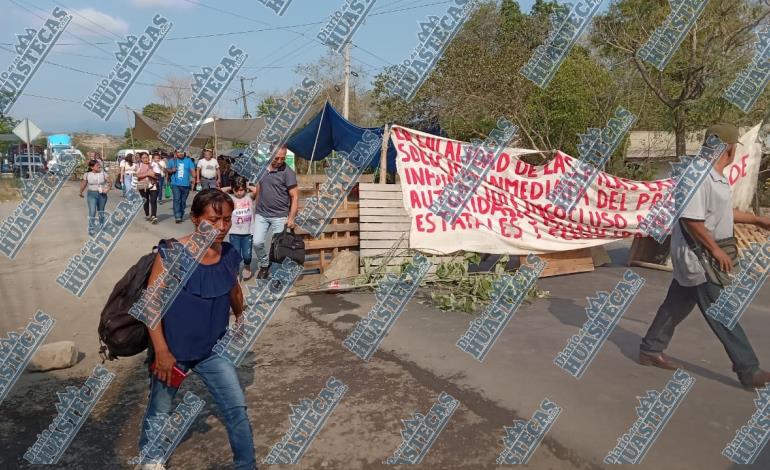 Permanece bloqueada la México - Tampico