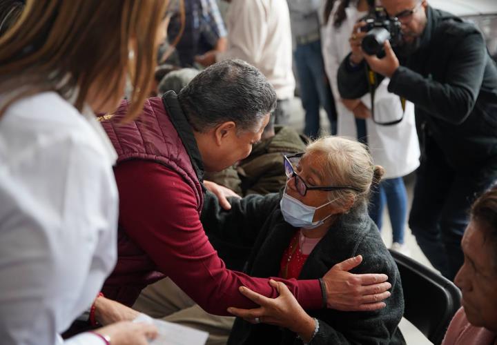 Prioridad del gobierno de Hidalgo atención a personas adultas mayores durante Ferias de Servicios