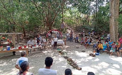 Realizan ritual y agradecimiento al agua