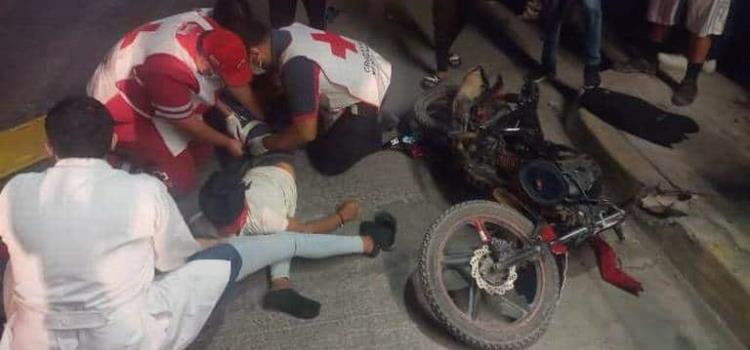 Adolescente cayó de motocicleta