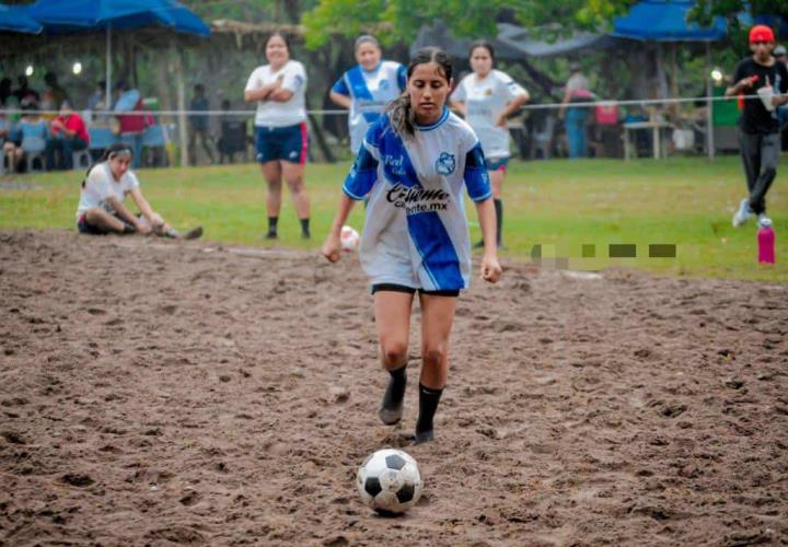 Danna Paola Luna, un referente deportivo en la Huasteca Sur