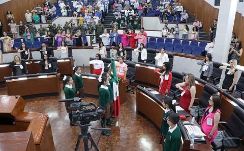 
Mujeres presentaron iniciativas de leyes 
