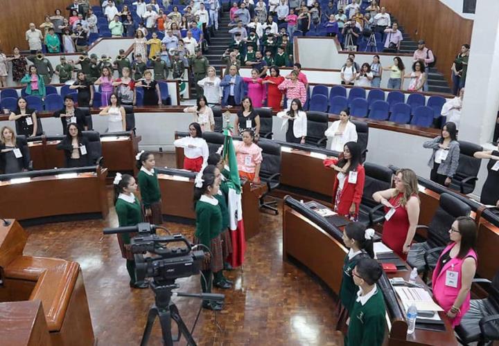 Mujeres presentaron iniciativas de leyes 